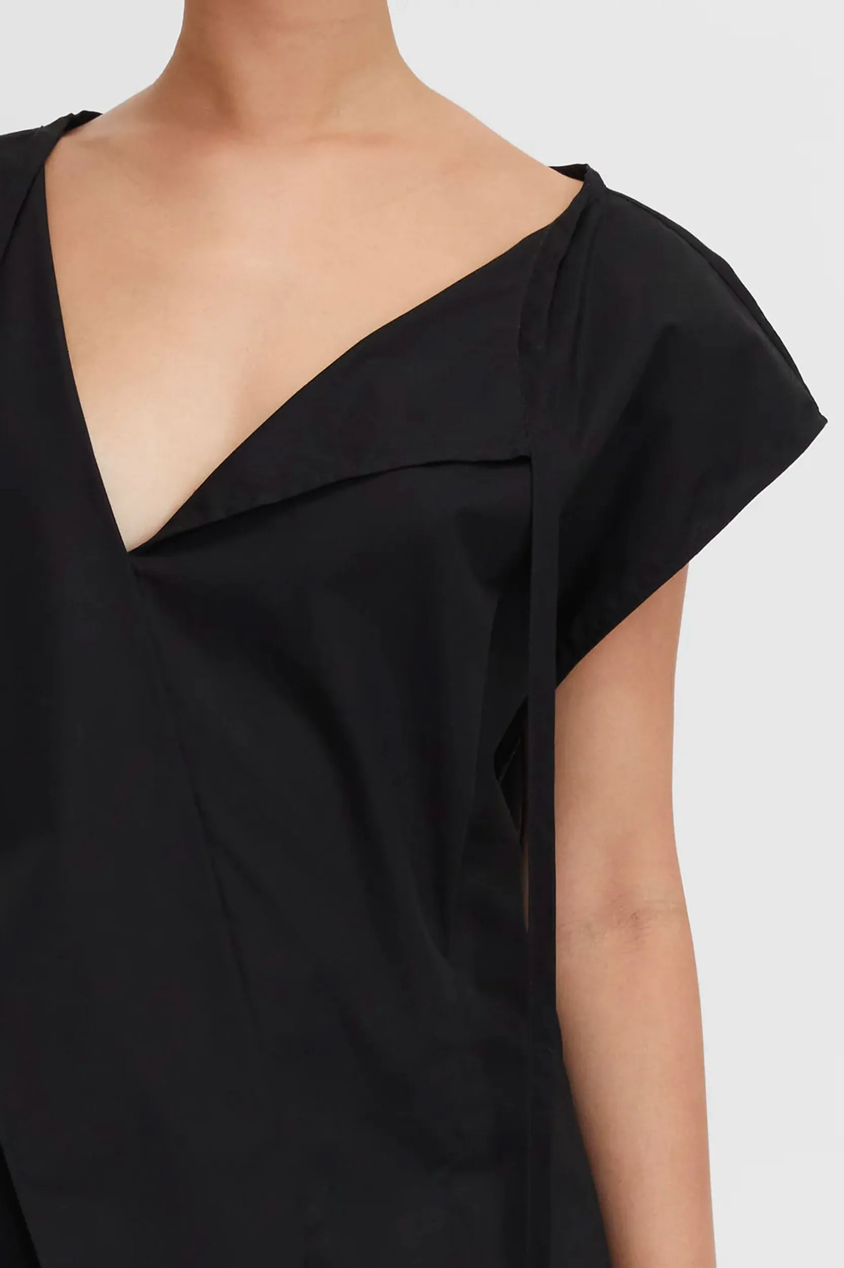 Andy Tie Neck Top in Black