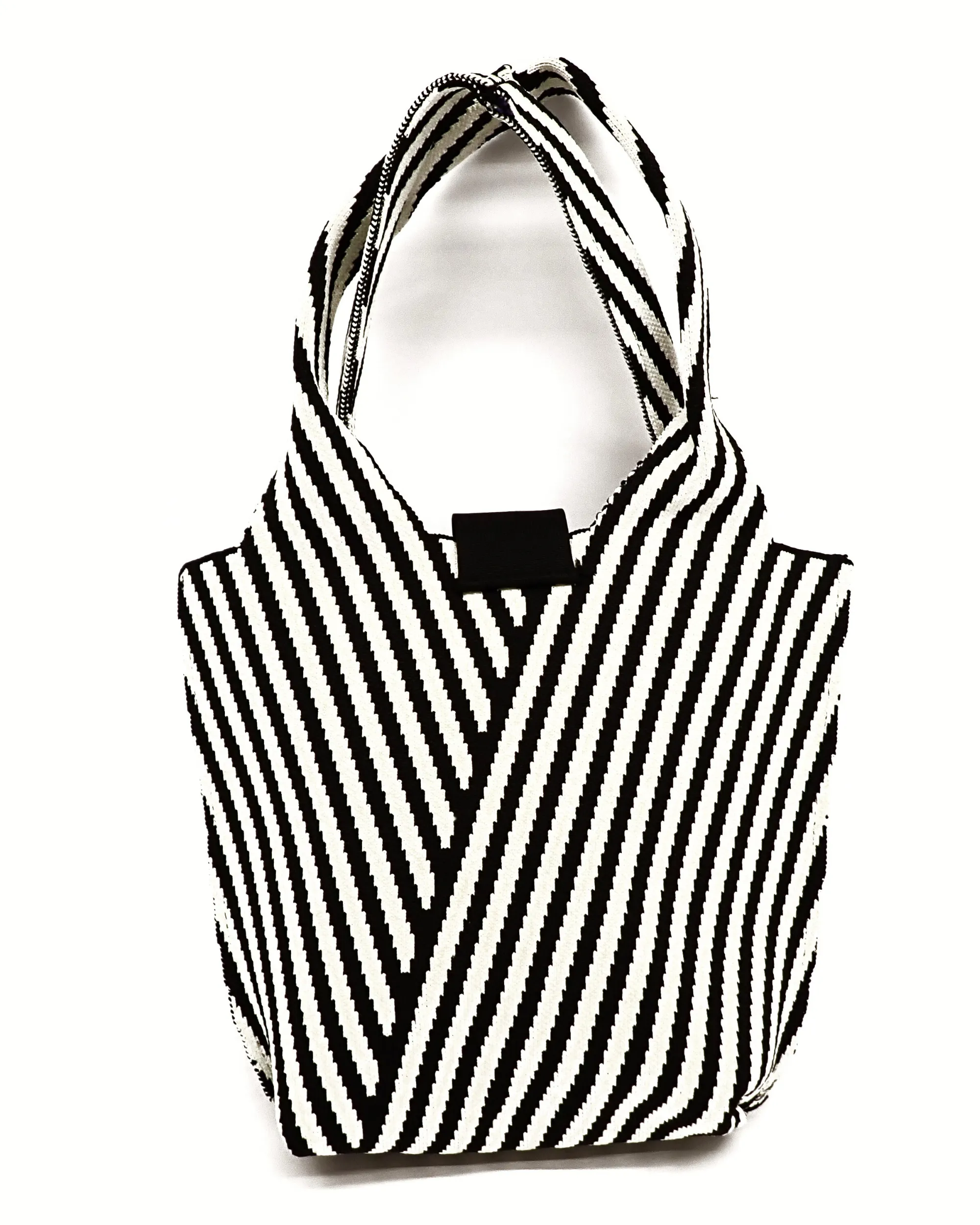 Black and white striped knitted tote bag 3880 - حقيبة