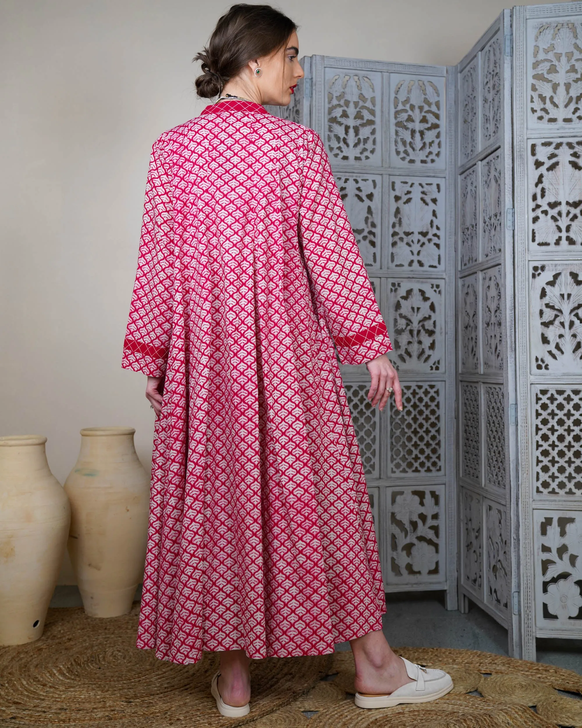 Embroidered collar and front lines and button style with klosh design and long sleeves cotton kaftan 2964 - قفطان