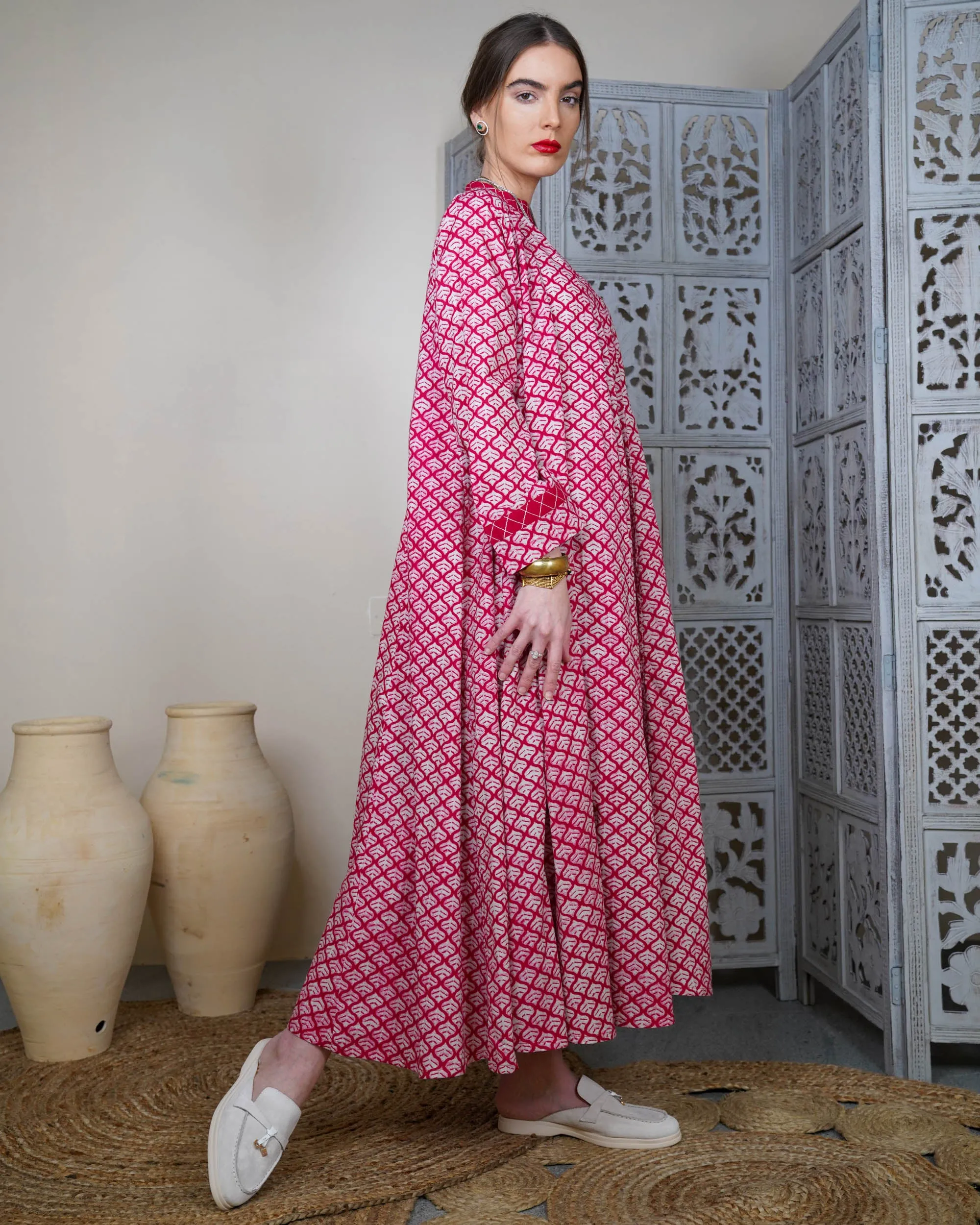 Embroidered collar and front lines and button style with klosh design and long sleeves cotton kaftan 2964 - قفطان