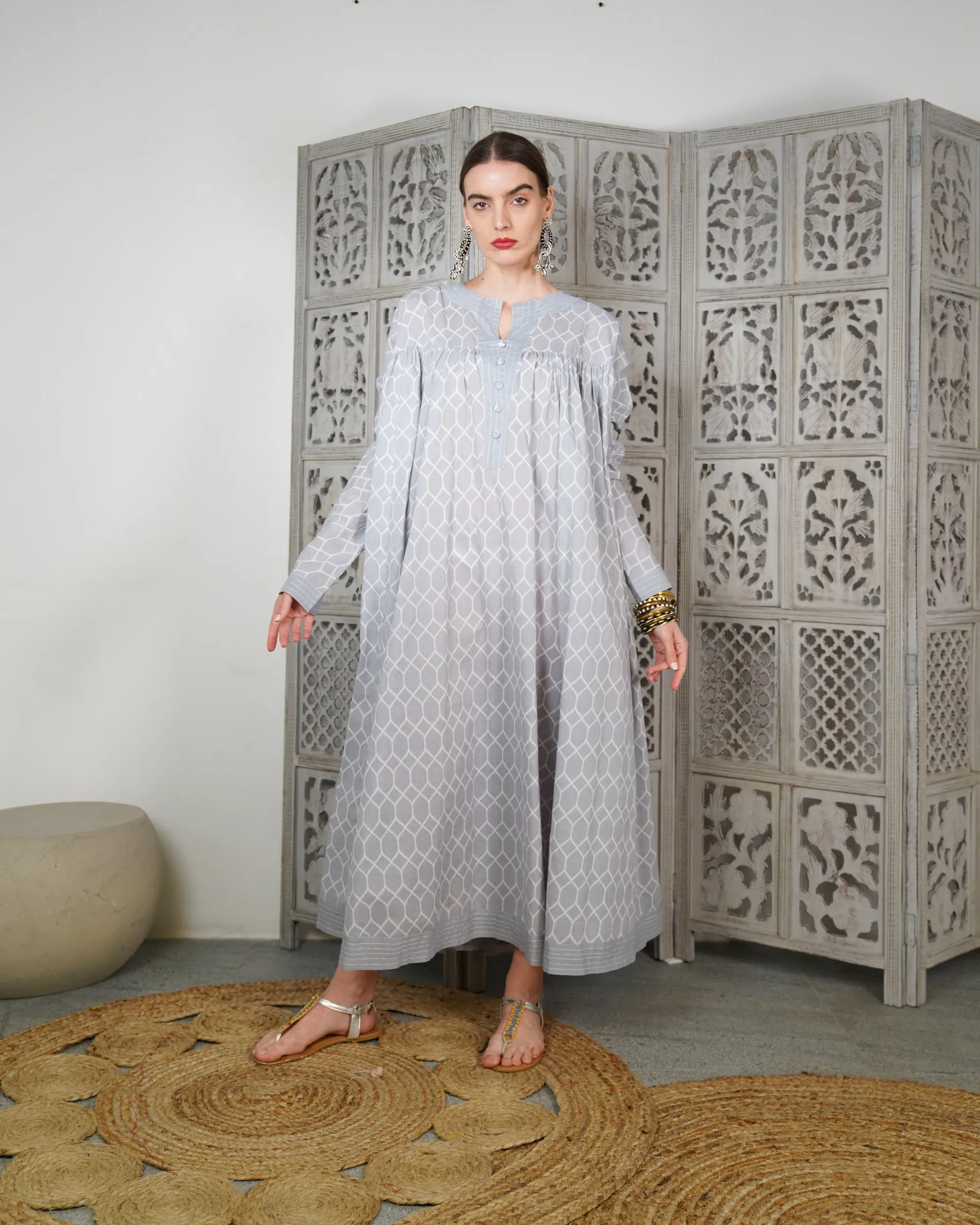 Embroidered V-Shape collar design with buttons, Klosh design with long sleeves cotton kaftan 3036 - قفطان