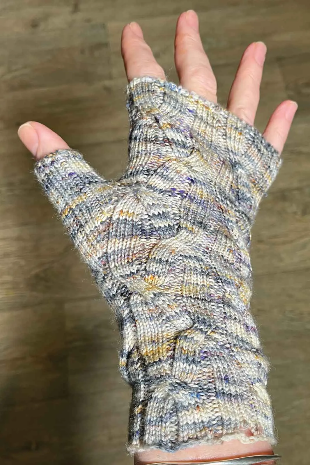 Pattern: Soliloquy Jumping Cable Gloves